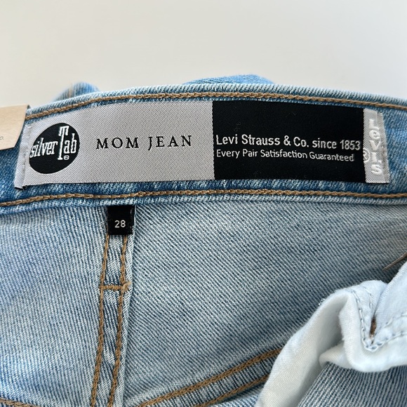 Levi’s Silver Tab Women’s Stretch High Mom Jeans - Picture 11 of 12